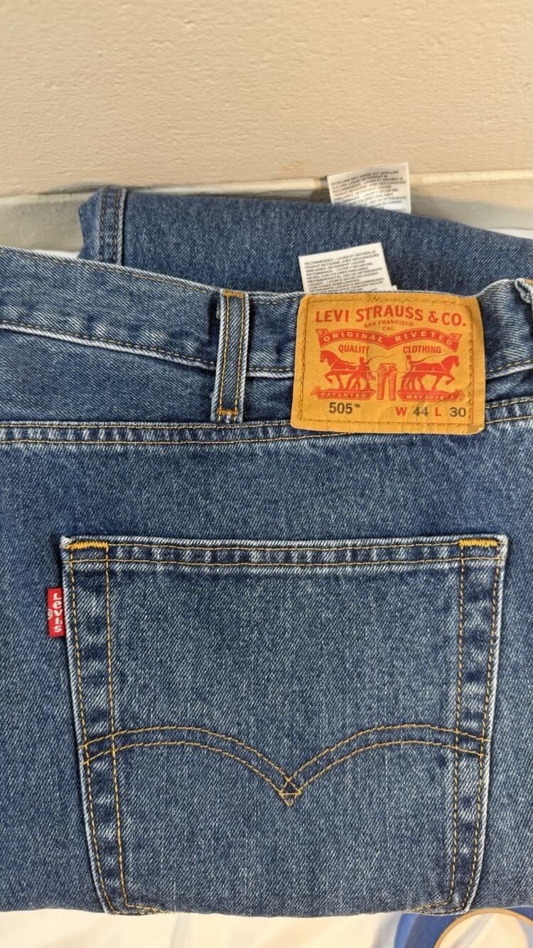 Levi's 550 Relaxed Fit Jeans Mens 44x34 Blue Medium Wash Tapered Leg 100% Cotton